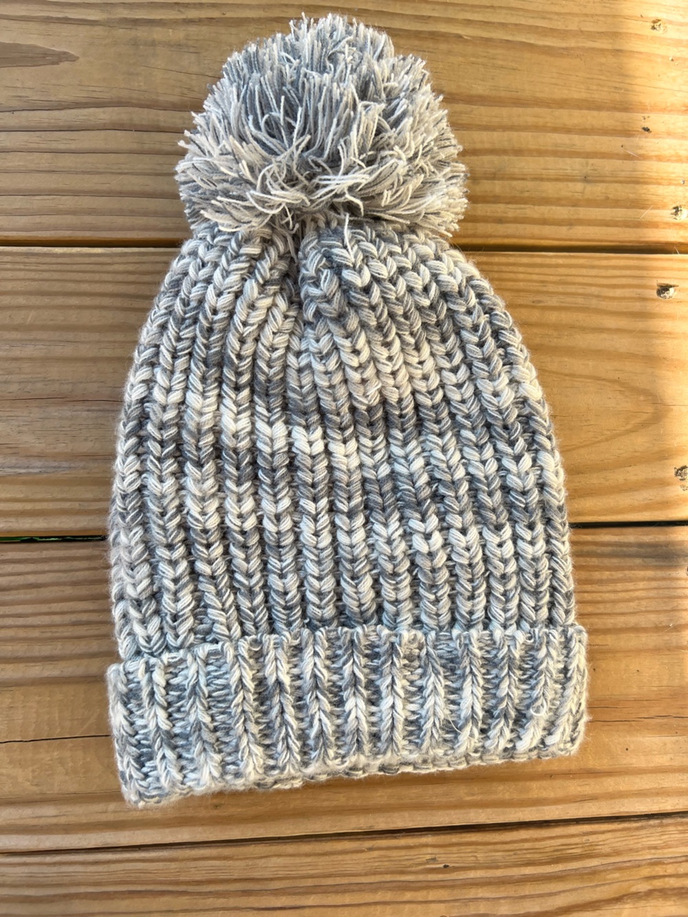 Woman’s No Brand Grey / White Beanie Winter Hat